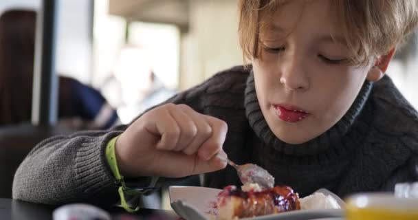 Boy Enjoying His Meal Cafe Child Eating Berry Pie Whipped — Wideo stockowe
