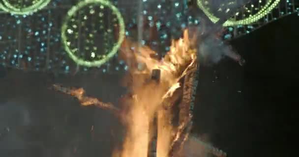 Spain Valencia Fallas Holiday Night Bright Flame Fire Sparks Fly — Stok video