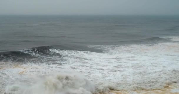 Portugal Atlantic Ocean Sea Strong Waves White Bubbling Foam Sand — Stock Video