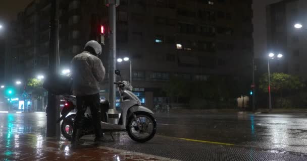 Valencia Spain July 2022 Rainy Night City Man Raincoat Coming — Stockvideo