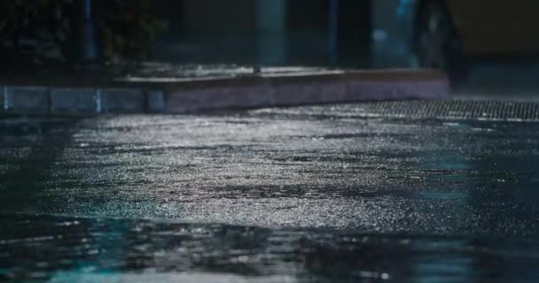 Several Cars Driving Wet Road Splashing Puddles Asphalt Rainy Night — Vídeos de Stock