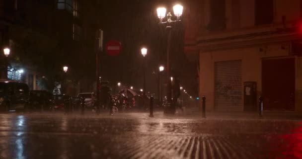 Heavy Rain Pouring Night City Man Umbrella Walking Street Lit — Stock video