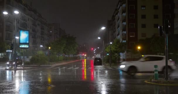 Night City View Rain Street Sided Apartment Houses Car Traffic – Stock-video