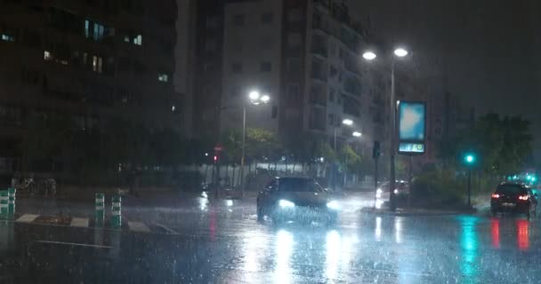 Nasty Rainy Weather Night City Cars Driving Roads Headlights Reflecting — Stockvideo