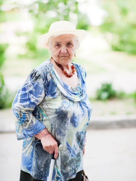 Porträt einer älteren Frau — Stockfoto