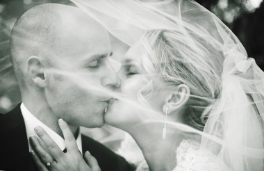 öpüşme yeni evliler