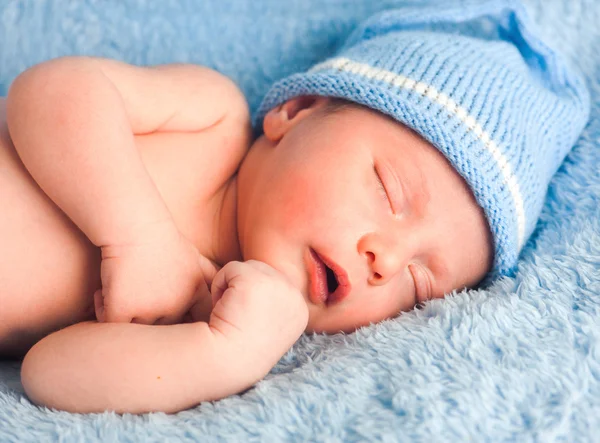Yeni doğmuş bebek uyku