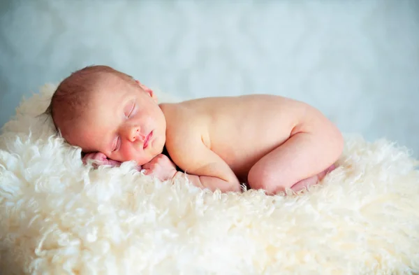 Yeni doğan bir bebek