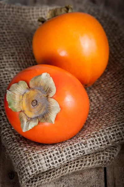 新鲜成熟的柿子 — 图库照片