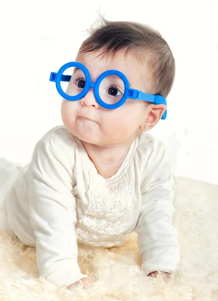 Mädchen mit Brille — Stockfoto