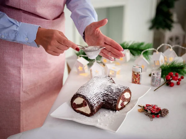 Chocolate Cupcake New Years Table Womens Hands Decorate Cake Powdered — Fotografia de Stock