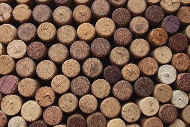 Şarap mantarı arka planda, yukarıdan çekilmiş..