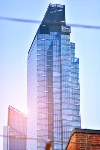 Bedrijfsarchitectuur Gebouw Nieuw Modern Kantoorgebouw Getextureerde Blauwe Ruit Van Hedendaags — Stockfoto