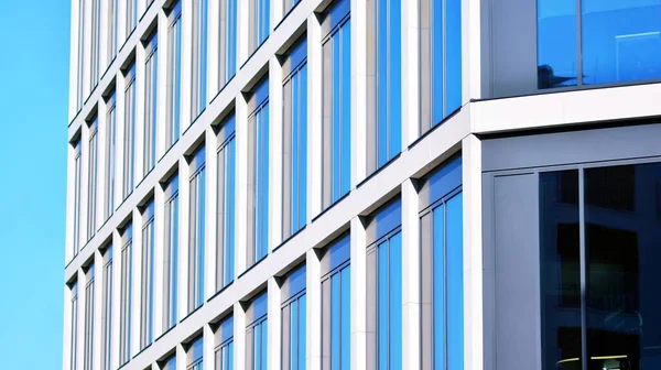 Moderno Edificio Uffici Con Facciata Vetro Sfondo Cielo Limpido Parete — Foto Stock