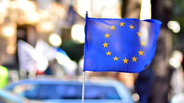 Die Rollende Flagge Der Europäischen Union Während Der Proteste — Stockfoto