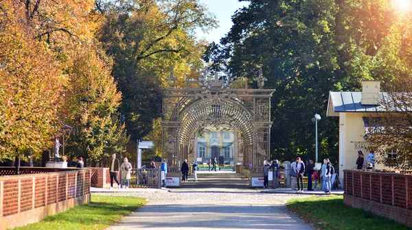 Varsovie Pologne Octobre 2021 Arches Dans Magnifique Jardin Verdoyant Parc — Photo