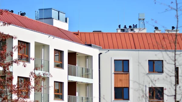 Modernes Und Neues Mehrfamilienhaus Mehrgeschossiges Modernes Neues Und Stilvolles Wohnhaus — Stockfoto