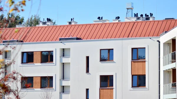 Modernes Und Neues Mehrfamilienhaus Mehrgeschossiges Modernes Neues Und Stilvolles Wohnhaus — Stockfoto