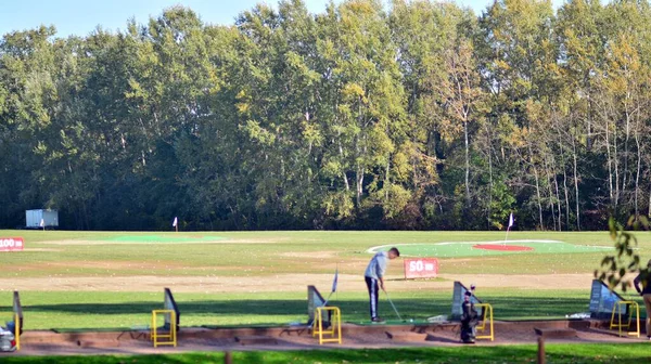 波兰华沙 Oktober 2021 波兰威拉诺高尔夫公园 华沙最古老的高尔夫球场 全年都可以在那里训练和学习高尔夫 — 图库照片