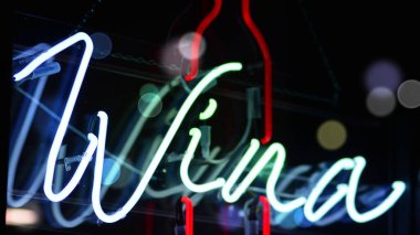Parlak bir neon tabela parçası, yakın plan, soyut arkaplan. Bokeh İşaret Fişeği.