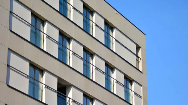 Modern Lägenhet Byggnad Solig Dag Utvändig Fasad För Bostadshus — Stockfoto