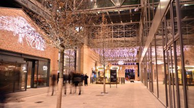 Varşova Polonya. 8 Ocak 2022. Wola 'daki Fabryka Norblina. Sanayi sonrası mimarinin incisi olan bölge, ofisleri, dükkanları ve restoranları olan şehrin yeni bir kısmına dönüştü.. 