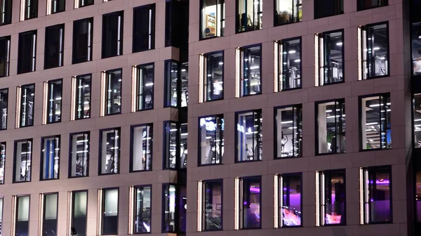 Edificio Oficinas Por Noche Edificio Fachada Con Cristal Luces Vista —  Fotos de Stock