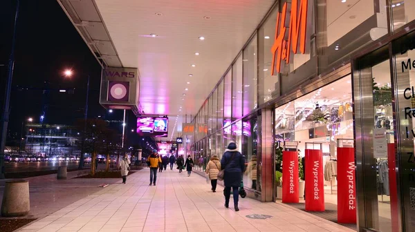 Warsaw Poland January 2022 Centrum City Evening People Walking Sidewalk — Stockfoto