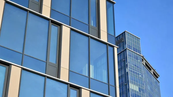 Modern Glass Corporate Architecture Reflection Sky Facade Sunny Day — Stock Photo, Image