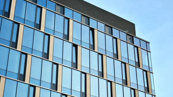 Modern Üveg Vállalati Építészet Tükröződik Homlokzaton Egy Napos Napon — Stock Fotó