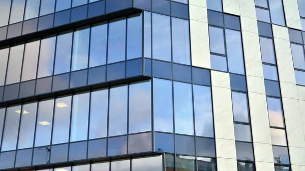 Moderna Pared Vidrio Aluminio Del Edificio Oficinas Aire Libre Con —  Fotos de Stock