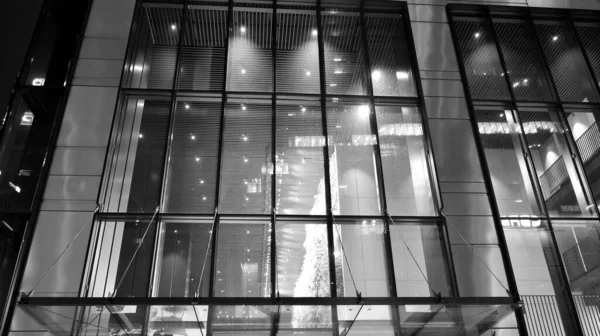 Tolles Nächtliches Stadtbild Bürogebäude Der Nacht Fassade Mit Glas Und — Stockfoto