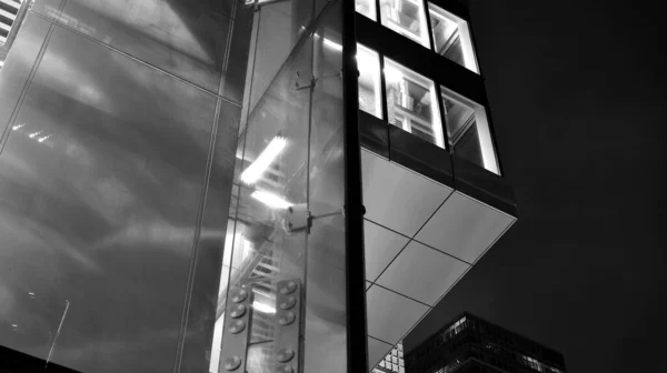Tolles Nächtliches Stadtbild Bürogebäude Der Nacht Fassade Mit Glas Und — Stockfoto