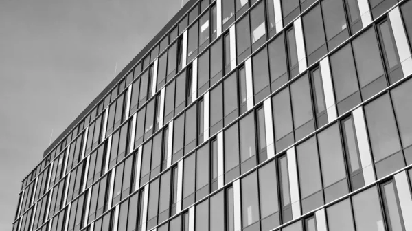 Современная Стеклянная Алюминиевая Стена Офисного Здания Открытом Воздухе Яркими Солнечными — стоковое фото