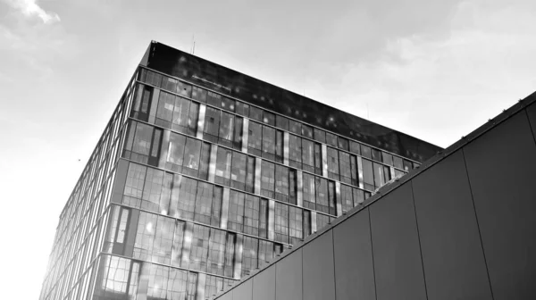 Moderna Glas Och Aluminium Vägg Kontor Byggnad Utomhus Med Ljusa — Stockfoto