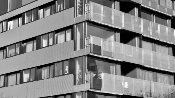 Modern Luxuslakás Modern Apartman Épület Egy Napsütéses Napon Fehér Apartman — Stock Fotó