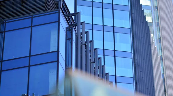 도시의 비즈니스 지구에서 건물의 시내에 사무실 건물이요 전형적 콘크리트 강철의 — 스톡 사진