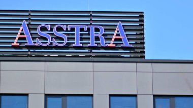 Varşova, Polonya. 14 Mart 2022. Asstra 'yı imzala. Şirket tabelası Asstra. 