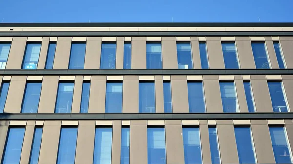 Edifício Escritório Moderno Cidade Com Janelas Paredes Aço Alumínio — Fotografia de Stock