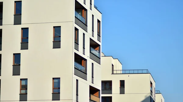 Moderne Elemente Der Zeitgenössischen Architektur Architektonische Details Eines Modernen Mehrfamilienhauses — Stockfoto