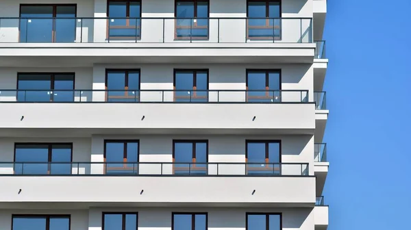 건축의 요소들은 현대적 아파트 건물의 — 스톡 사진