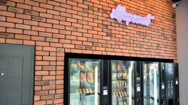 Varşova, Polonya. 17.03.2022. Sklepomat 'ı imzala. Şirket panosu Sklepomat