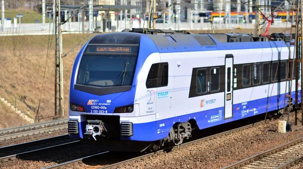 Varsavia Polonia Marzo 2022 Moderno Treno Stadler Appartenente Pkp Intercity — Foto Stock