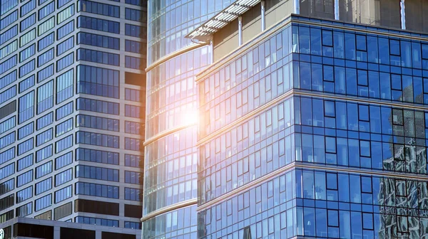 Edifício Vidro Com Fachada Transparente Edifício Céu Azul Parede Vidro — Fotografia de Stock