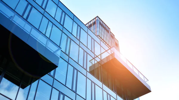 Moderno Edificio Oficinas Con Fachada Cristal Sobre Fondo Cielo Claro — Foto de Stock