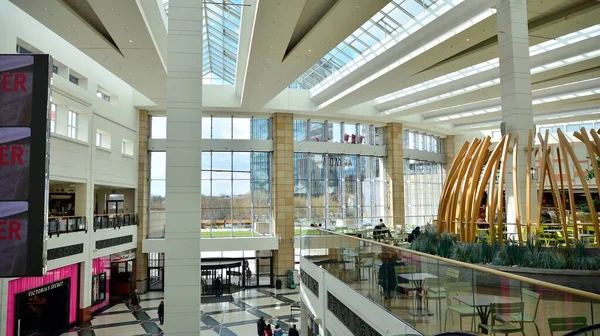 Varsovia Polonia Abril 2022 Interior Del Moderno Centro Comercial Galeria — Foto de Stock
