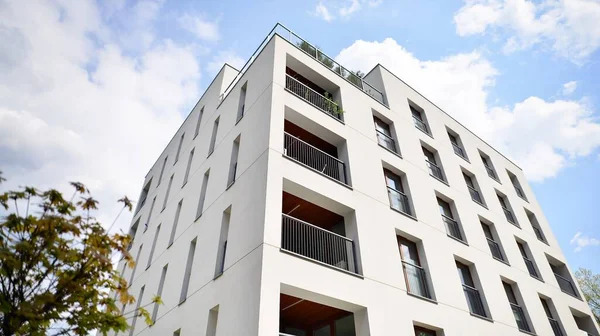 Moderne Luxe Woonflat Modern Appartementencomplex Een Zonnige Dag Appartementengebouw Met — Stockfoto