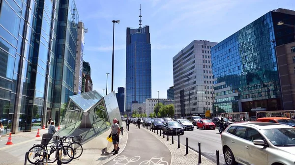 Warschau Polen Mai 2022 Glaswolkenkratzer Vor Blauem Himmel Und Verkehr — Stockfoto