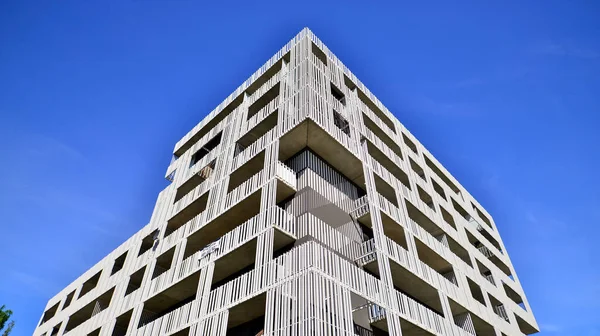 Edificio Apartamentos Con Fachadas Aluminio Arquitectura Minimalista Moderna Enfoque Innovador — Foto de Stock
