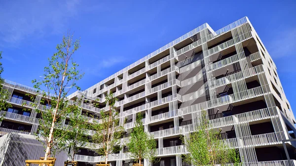 Edificio Apartamentos Con Fachadas Aluminio Arquitectura Minimalista Moderna Enfoque Innovador — Foto de Stock